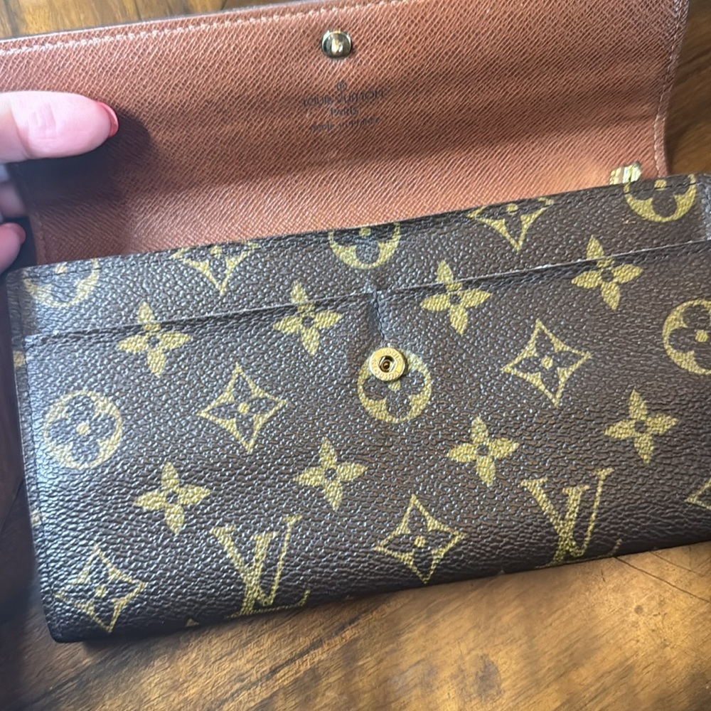 Louis Vuitton Sarah Wallet - Picture 11 of 14